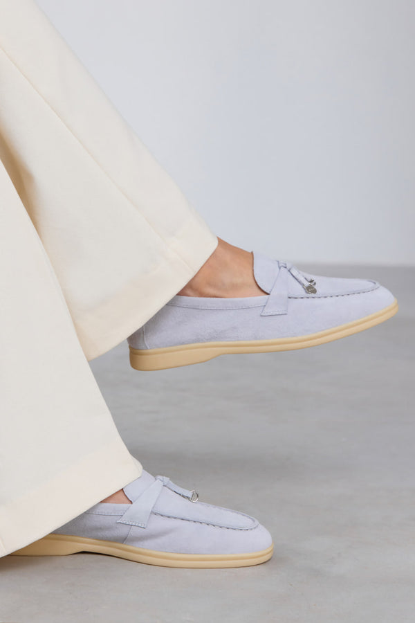 Elegant women’s light blue velour tassel loafers by Estro with a timeless look and versatile everyday styling.