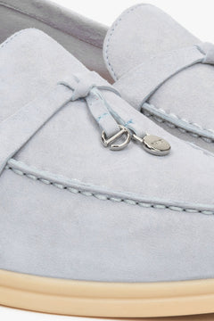 Light blue women’s loafers made of natural velour, Estro.