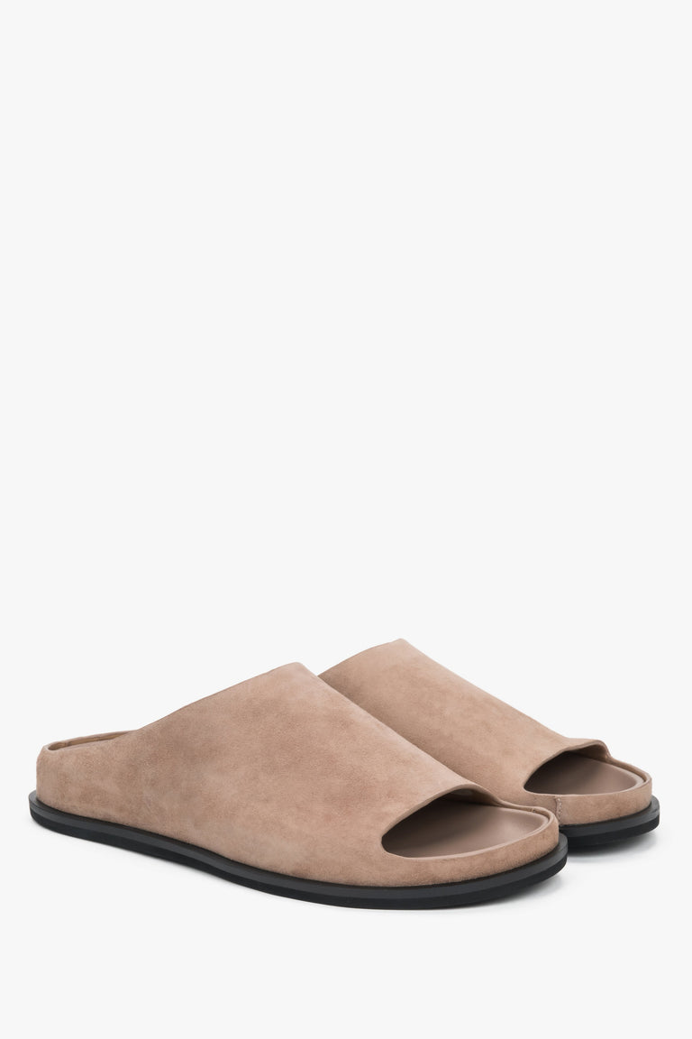 Made of natural velour, light brown women’s slide sandals on a flat sole Estro.