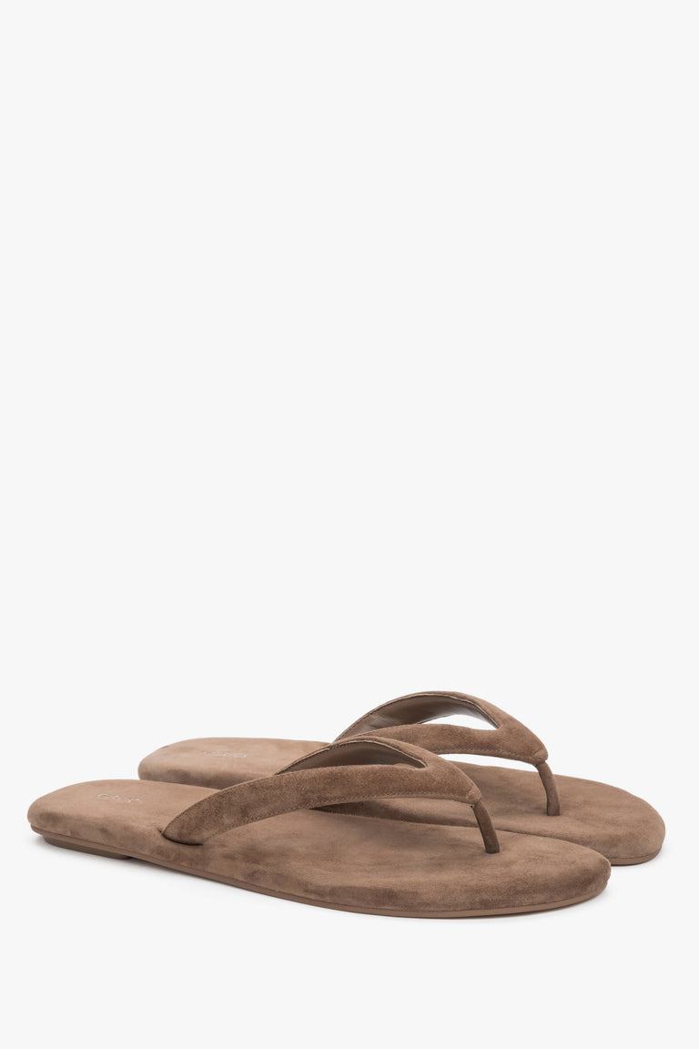 Women’s light brown flip-flops made from soft genuine velour by Estro.