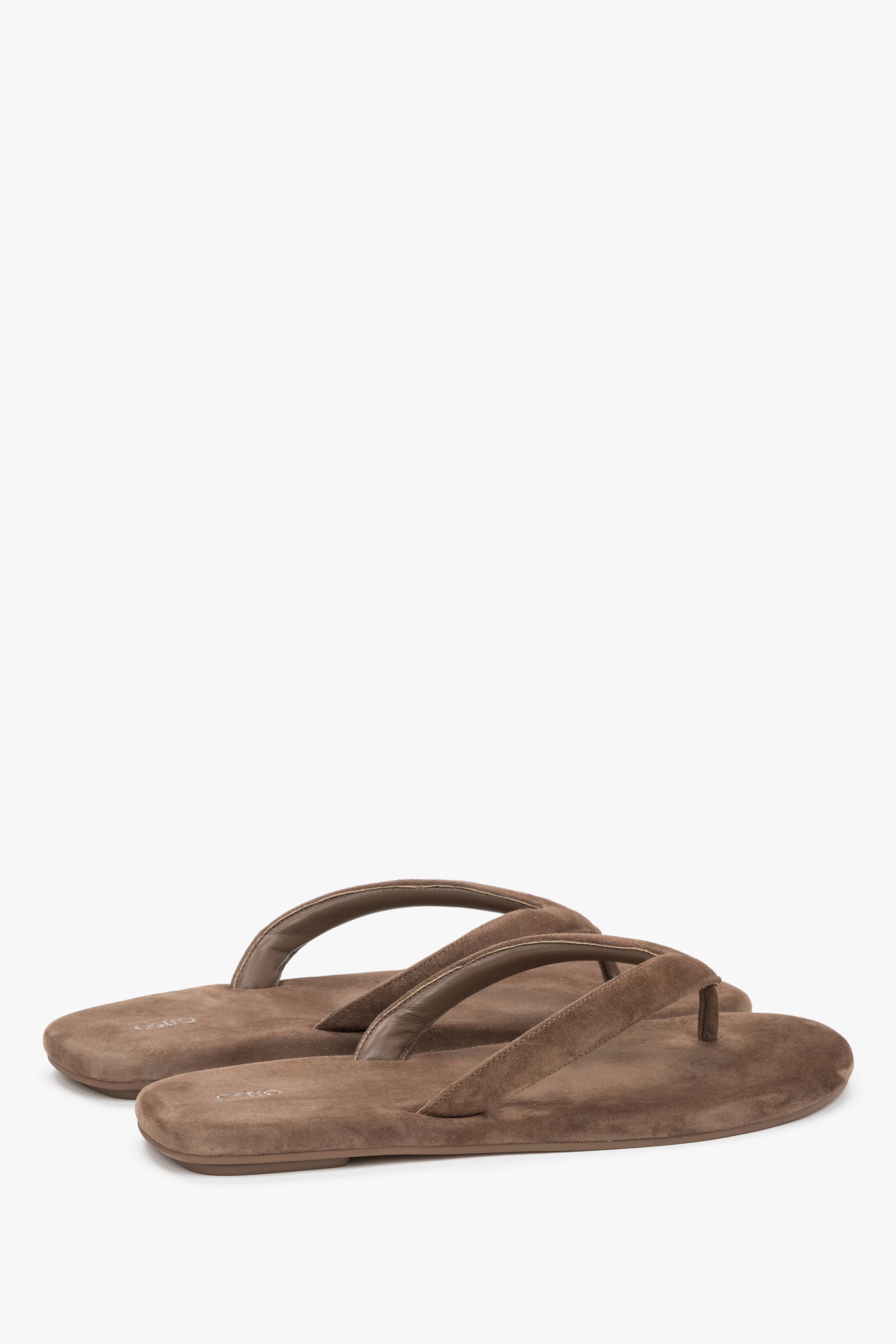 Women’s light brown flip-flops by Estro made from soft genuine velour.