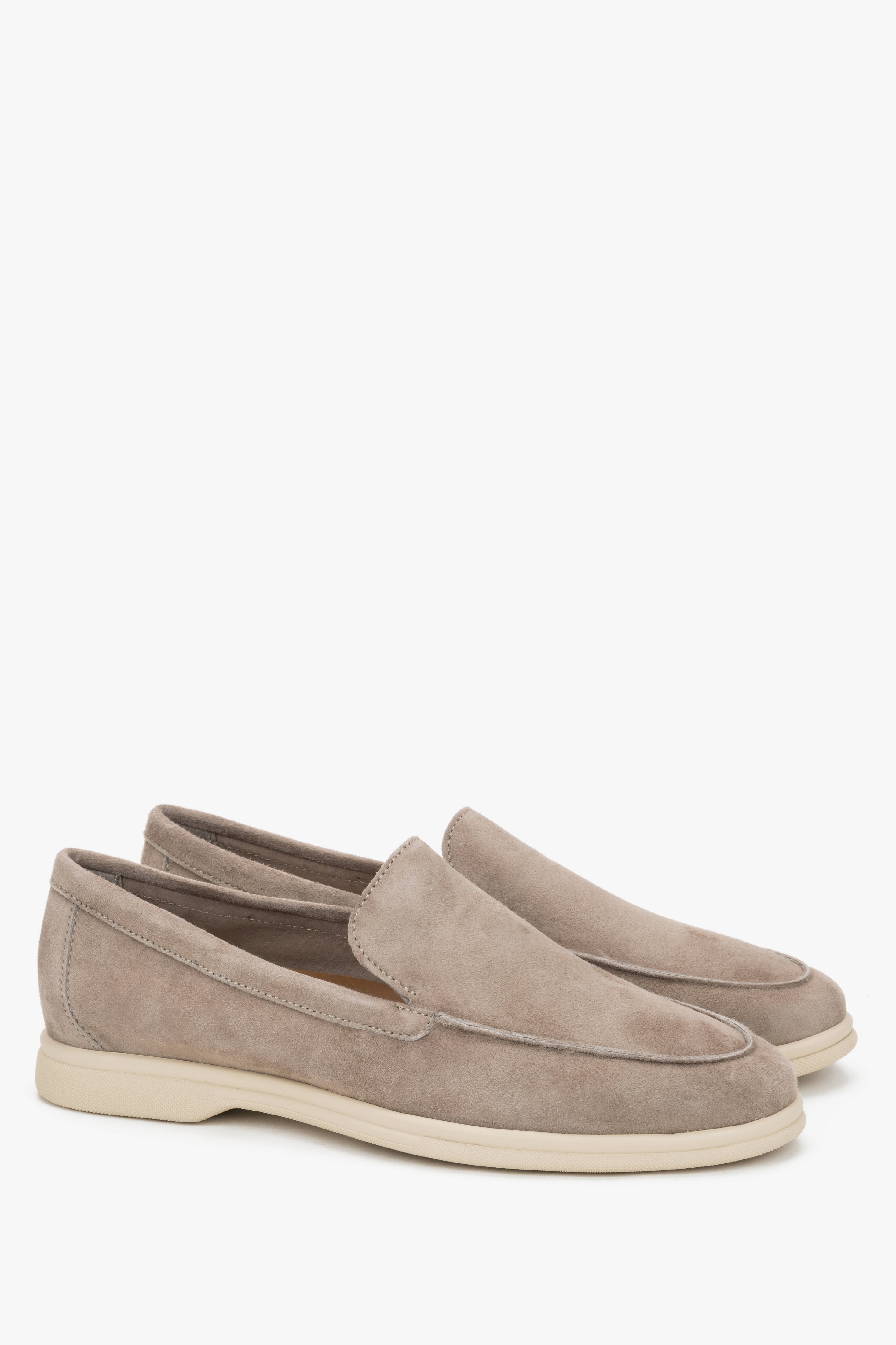 Light brown women’s velour loafers by Frau, showcasing the toe with elegant stitching and the side vamp.