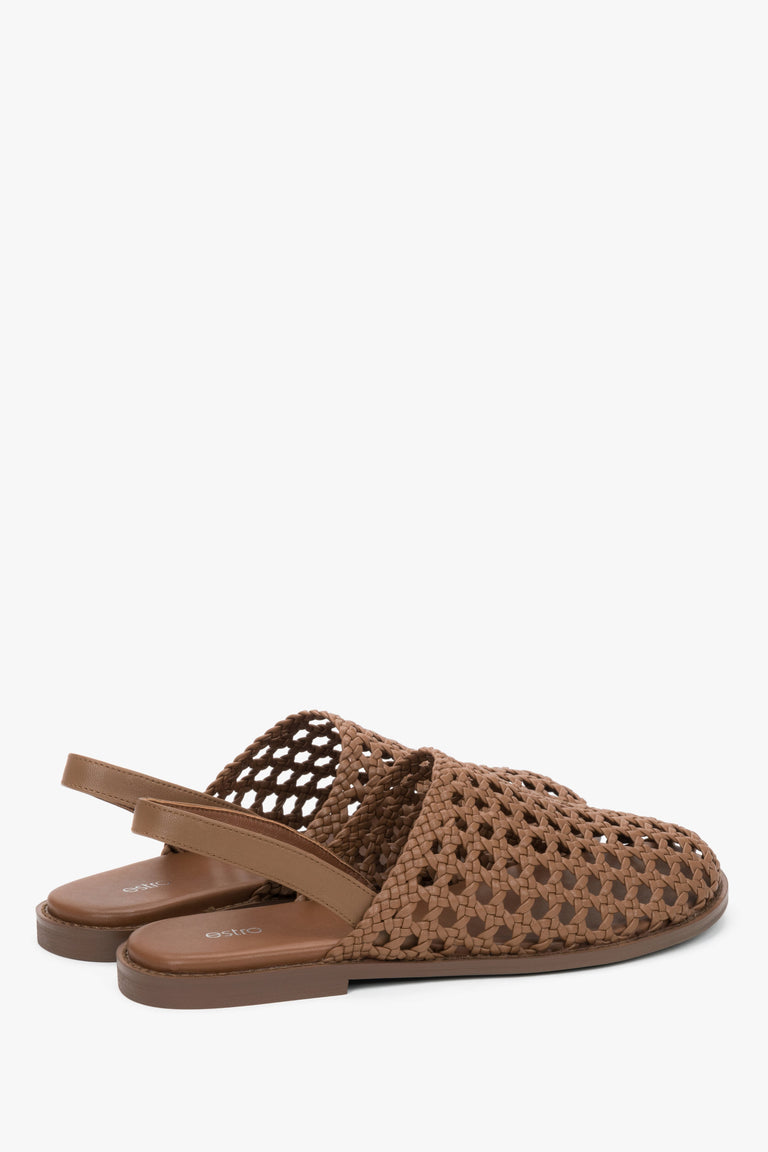 Estro light brown summer sandals with a soft chevro leather insole.