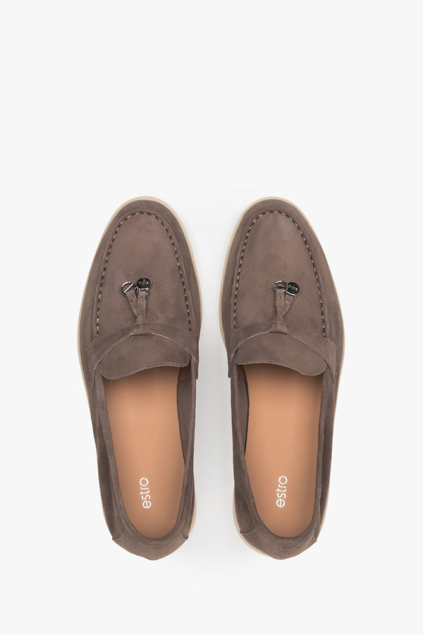 Estro women’s loafers, light brown, in genuine velour.