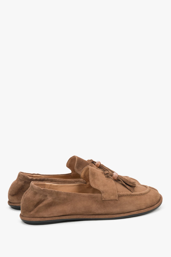 Light brown women's barefoot loafers made of natural velour with a decorative tassel Estro.
