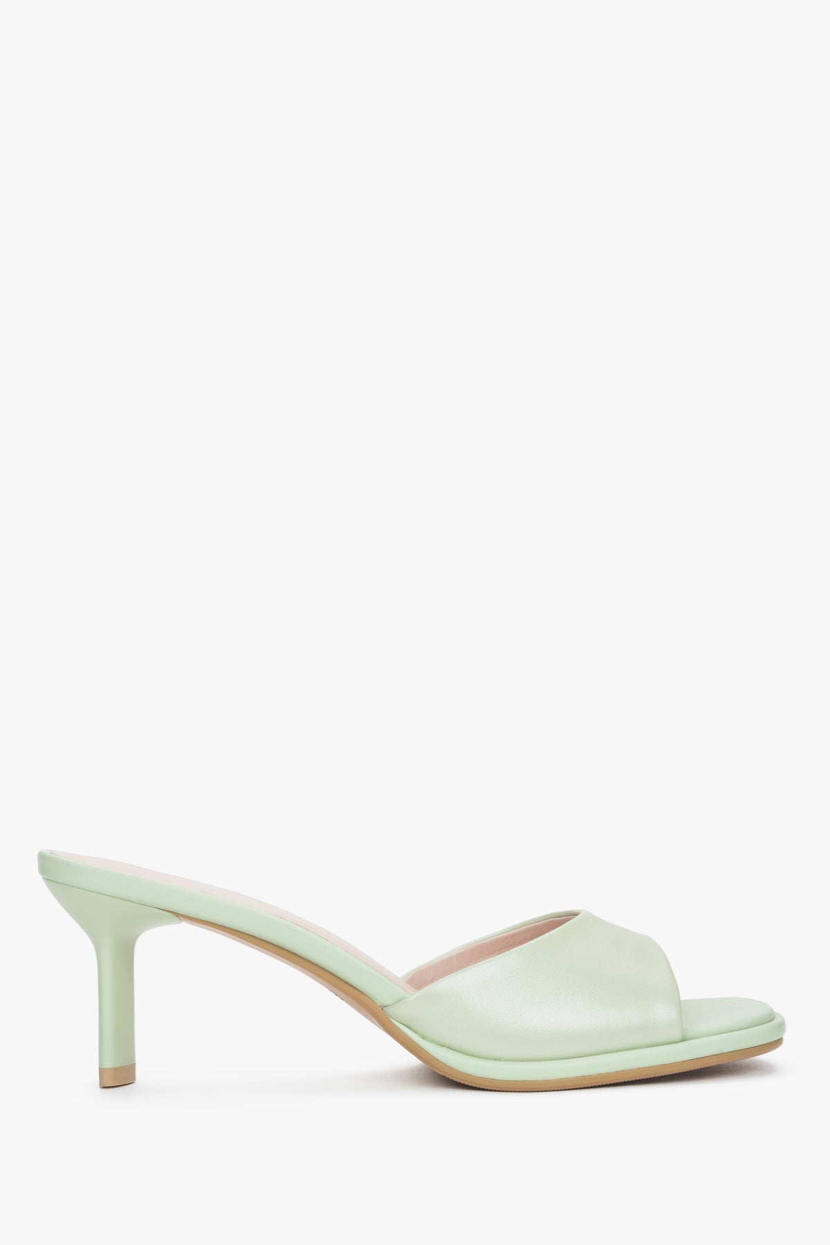 Women’s mules Estro, light green, heeled, made of genuine leather.