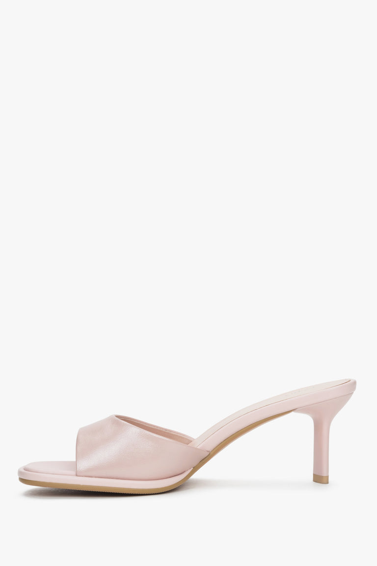 Women’s light pink heeled leather mules Estro.