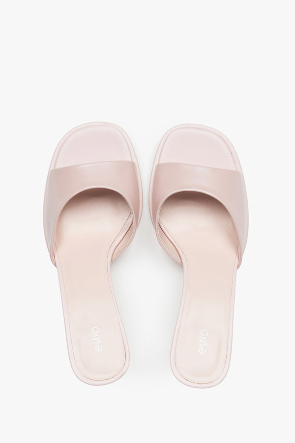 Made of genuine leather, light pink women’s heeled mules Estro.