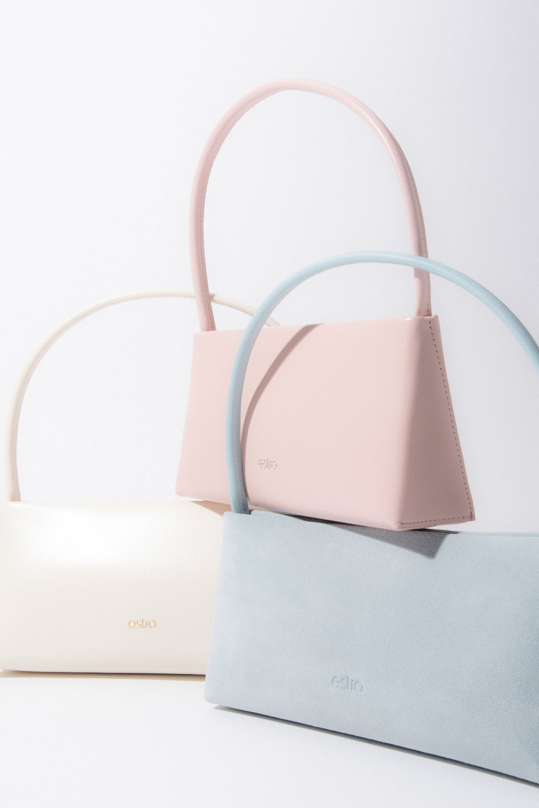 Minimalist light pink women’s bag with a versatile detachable strap by Estro.