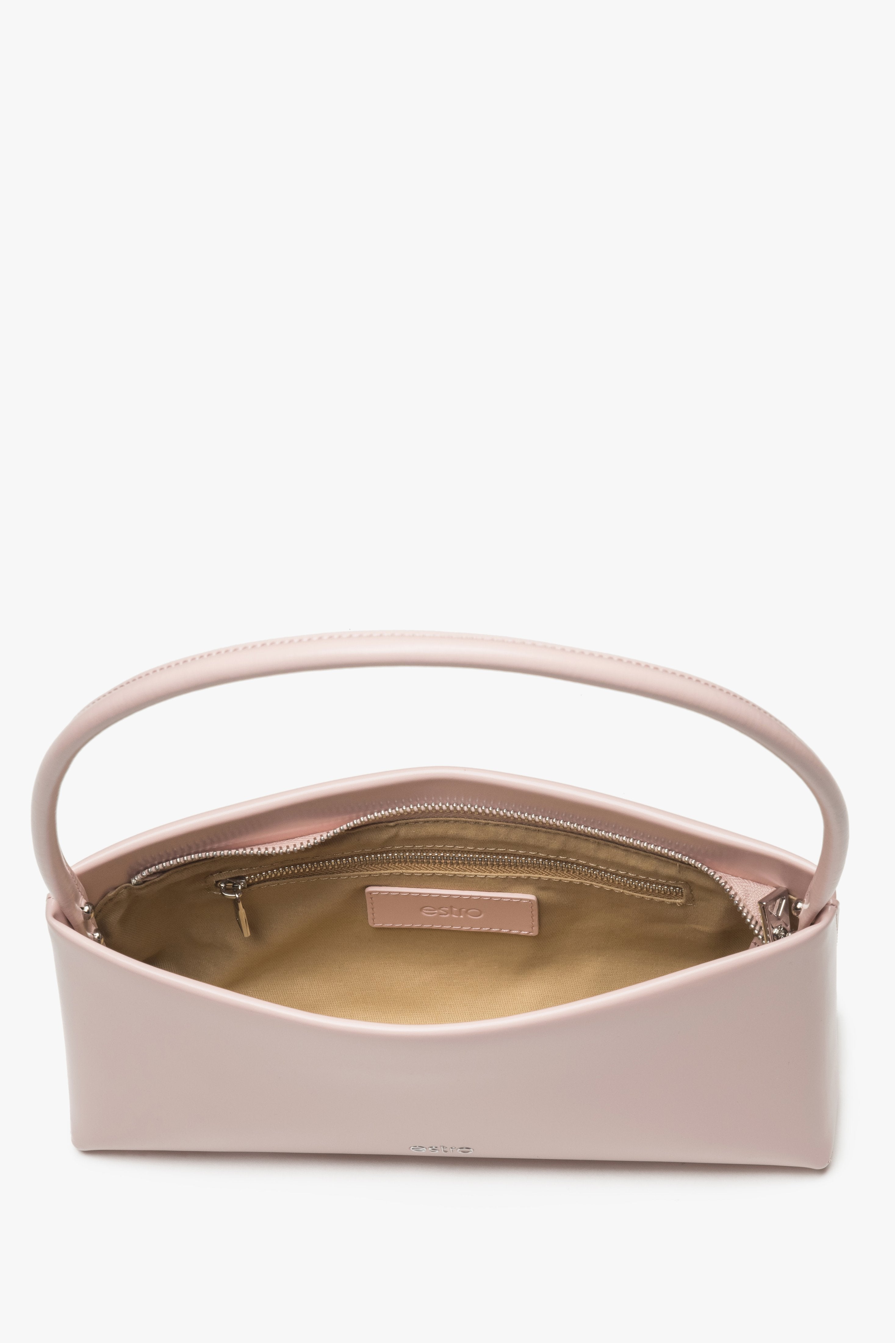 Women's light pink leather shoulder bag by Estro - close-up of the interior.