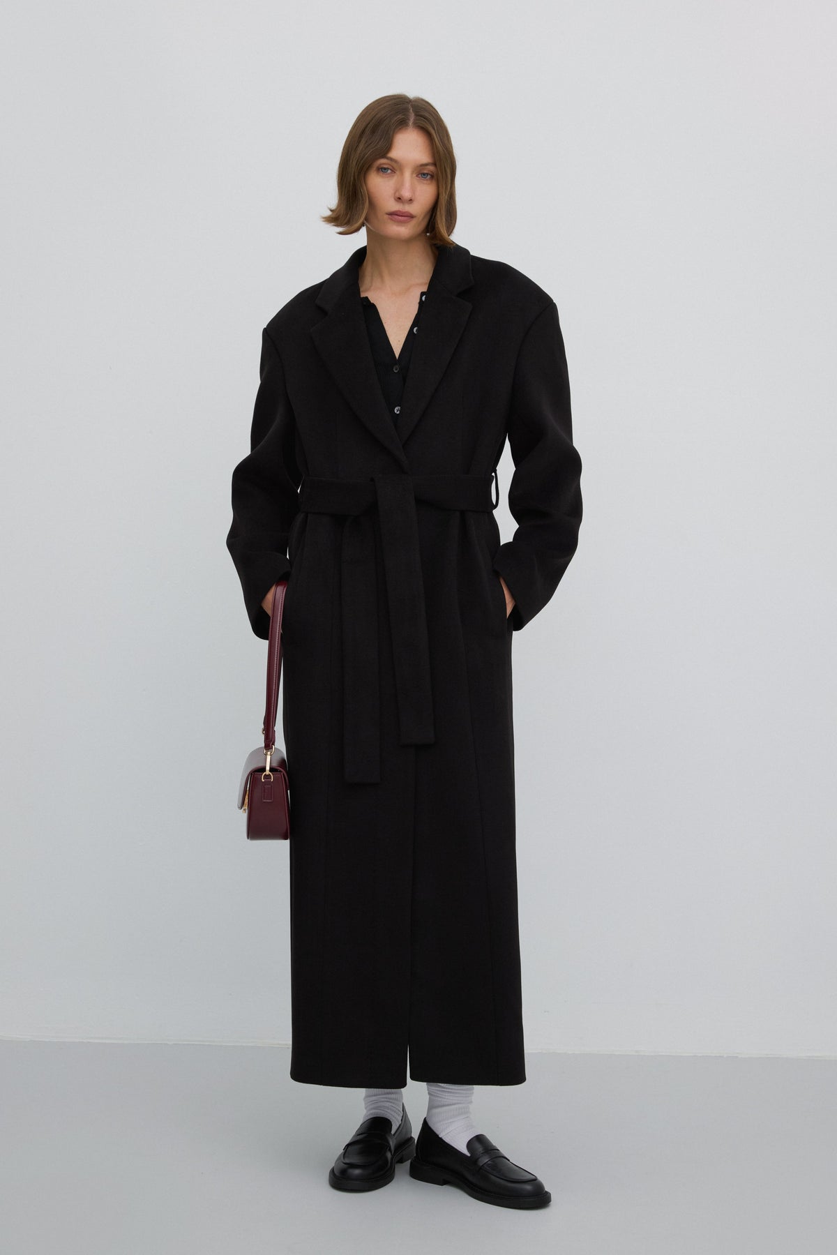 Long black women’s coat with a waist tie in a classic cut, Estro ER00117927.