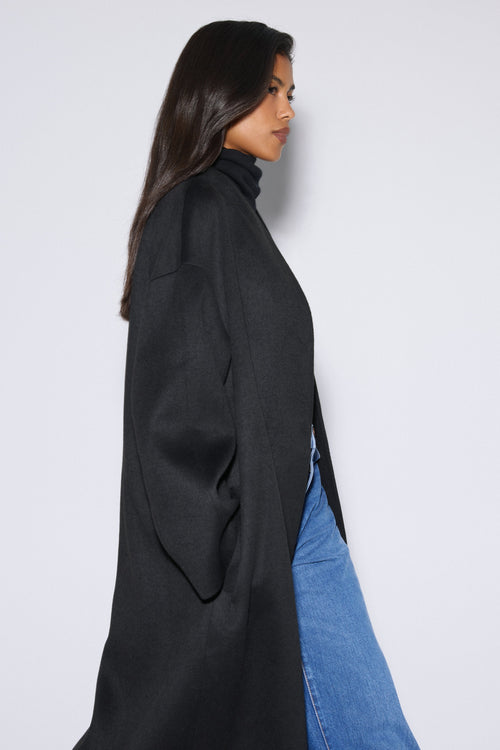 Long black women’s coat made of wool and cashmere Estro.