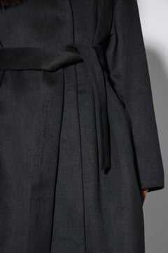 Black mid-calf coat Estro – back view of the model.