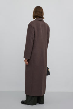 Estro ER00117926 – long brown women’s coat with a classic cut, tied at the waist.