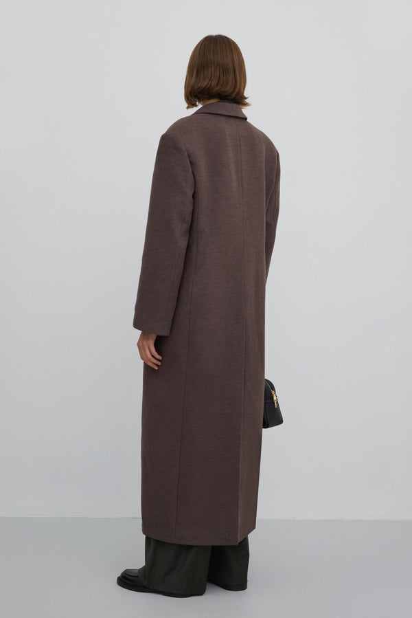 Estro ER00117926 – long brown women’s coat with a classic cut, tied at the waist.