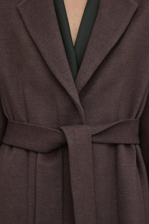 Women’s long brown coat in a classic cut with a belt Estro ER00117926.