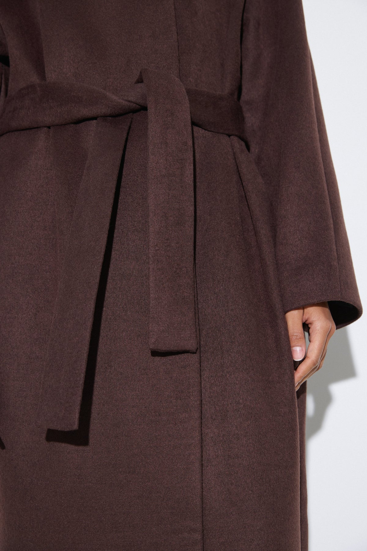 Made of camel wool and cashmere long dark brown women’s coat tied at the waist Estro ER00117932.