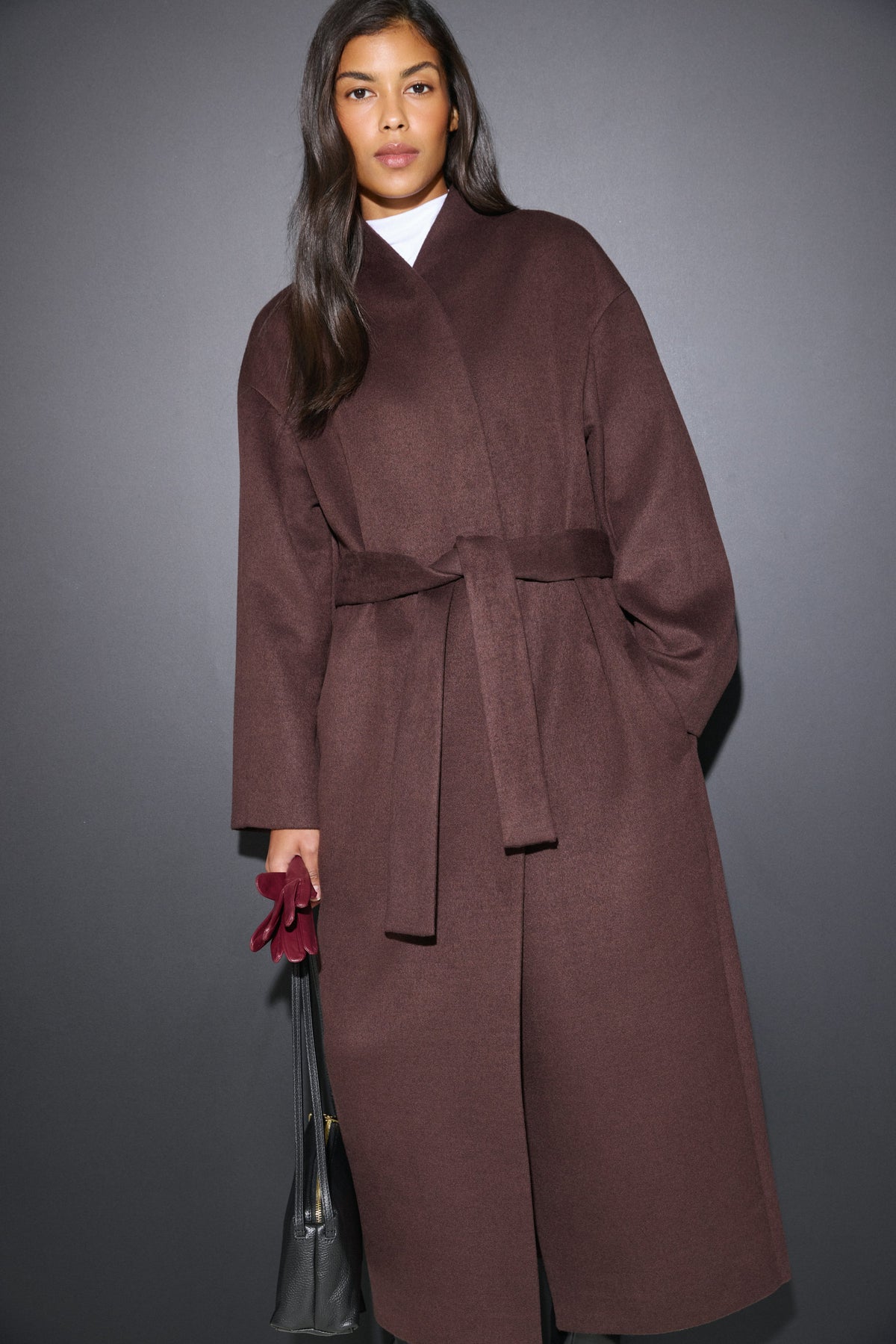 Long lightweight coat in dark brown tied at the waist.