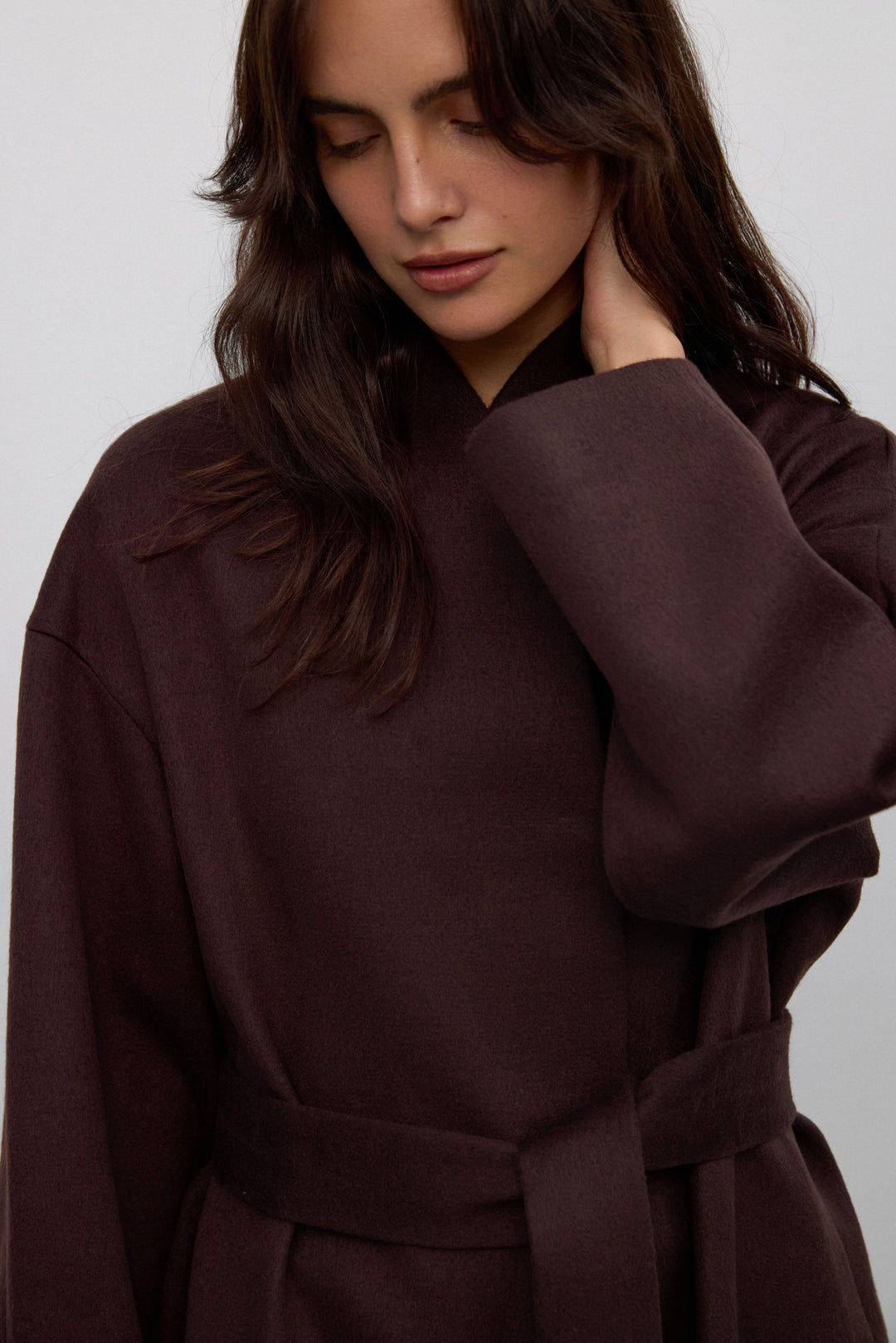 Long lightweight coat in dark brown tied at the waist.