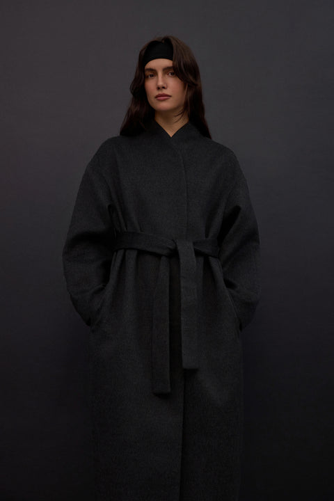 Women’s long dark grey coat with waist tie made of camel wool and cashmere Estro ER00117913