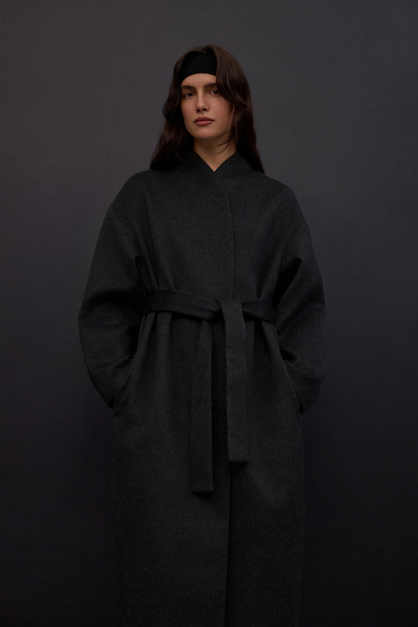 Women’s long dark grey coat with waist tie made of camel wool and cashmere Estro ER00117913