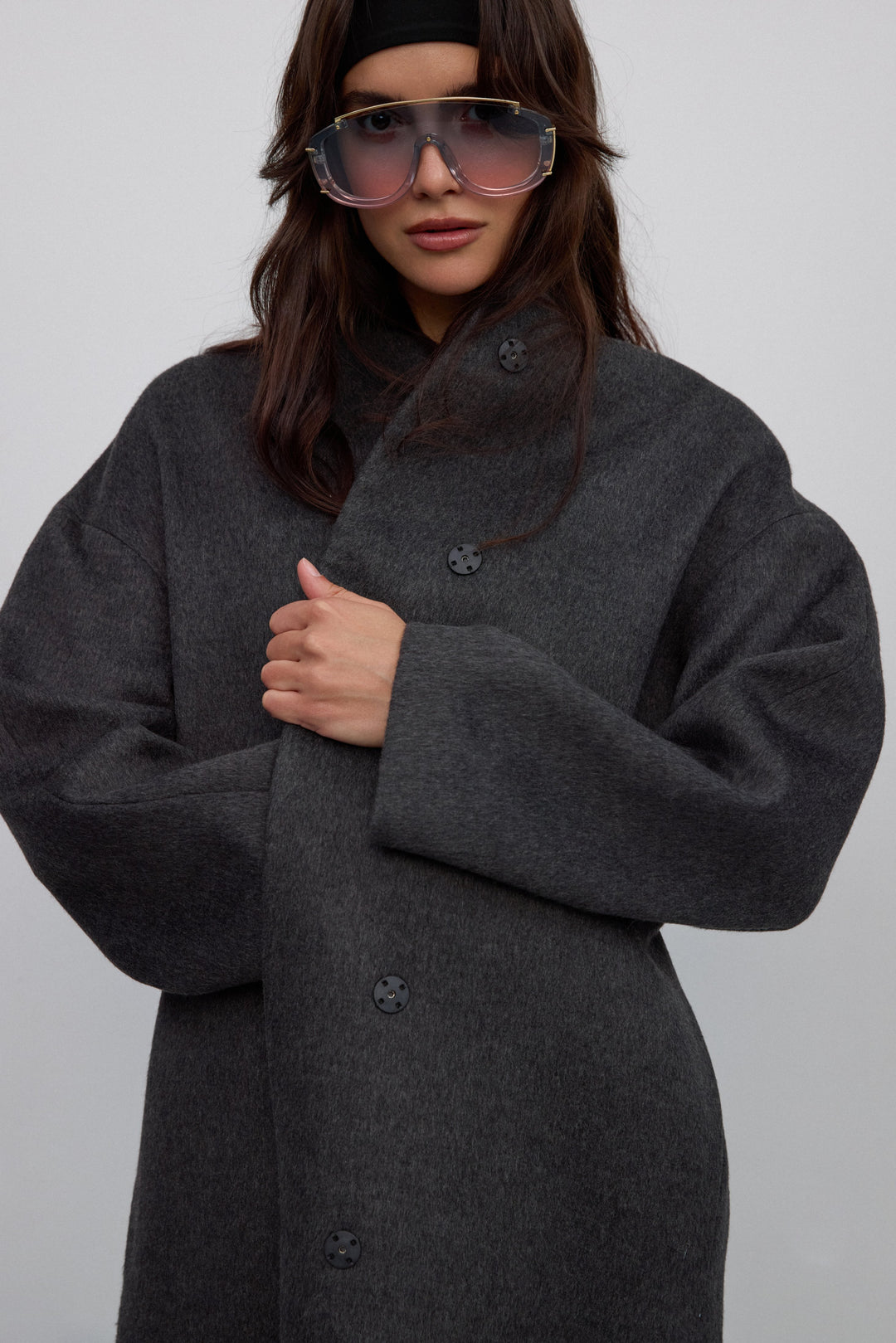 Dark grey long women’s coat Estro ER00117913 with waist tie made of camel wool and cashmere.
