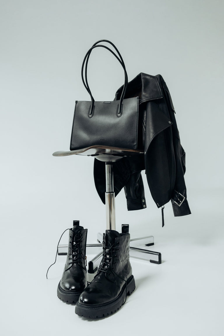 Women's Black Leather Shopper Bag with Long Handles Estro ER00116874.