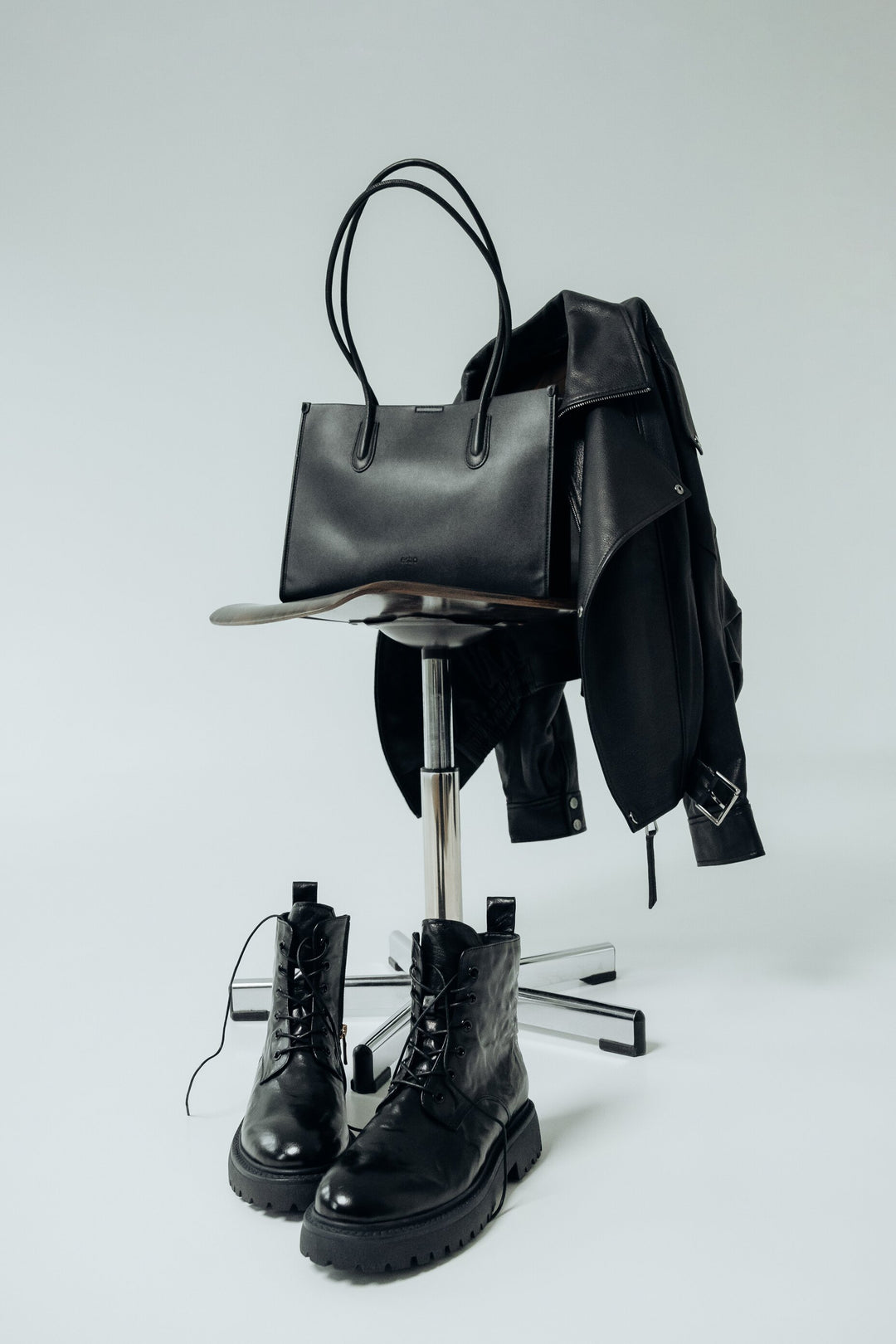 Women's Black Leather Shopper Bag with Long Handles Estro ER00116874.