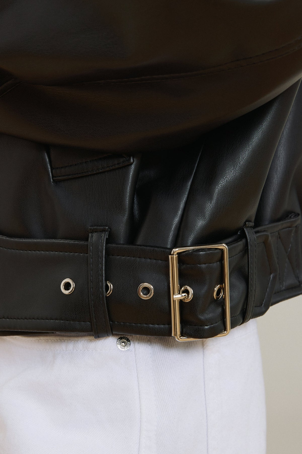 Women's oversized black faux leather jacket Estro - close-up on details.