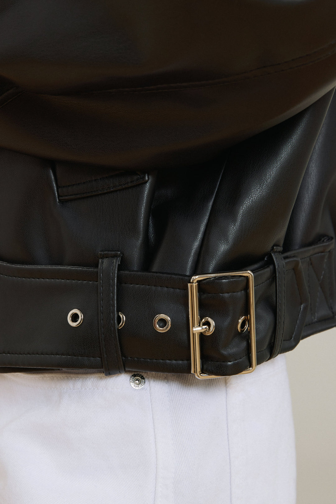 Women's oversized black faux leather jacket Estro - close-up on details.