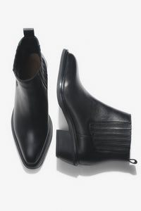 Women's Low Black Cowboy Boots made of Premium Italian Genuine Leather Estro ER00118075.