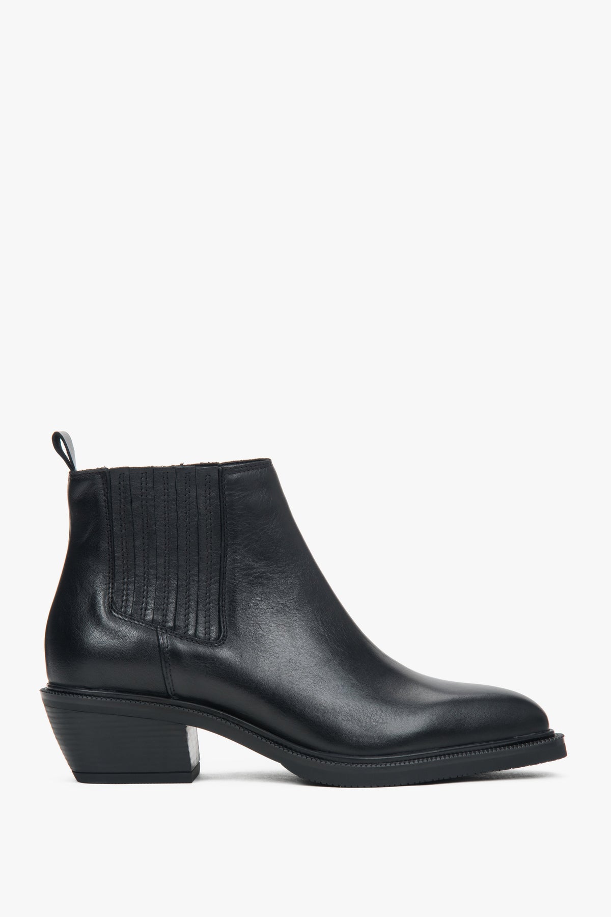 Women's low black cowboy boots made of premium Italian genuine leather, Estro ER00118075.