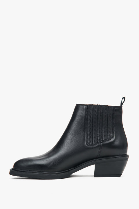 Stylish women's black western-style ankle boots crafted from premium Italian leather, Estro ER00118075.