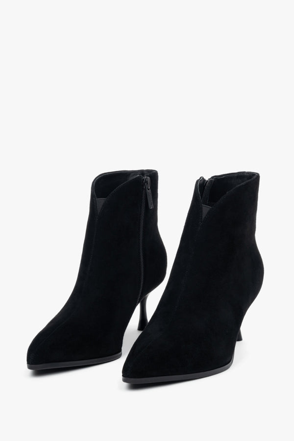 Estro women’s ankle boots, low, black, made of genuine velour with a funnel heel.