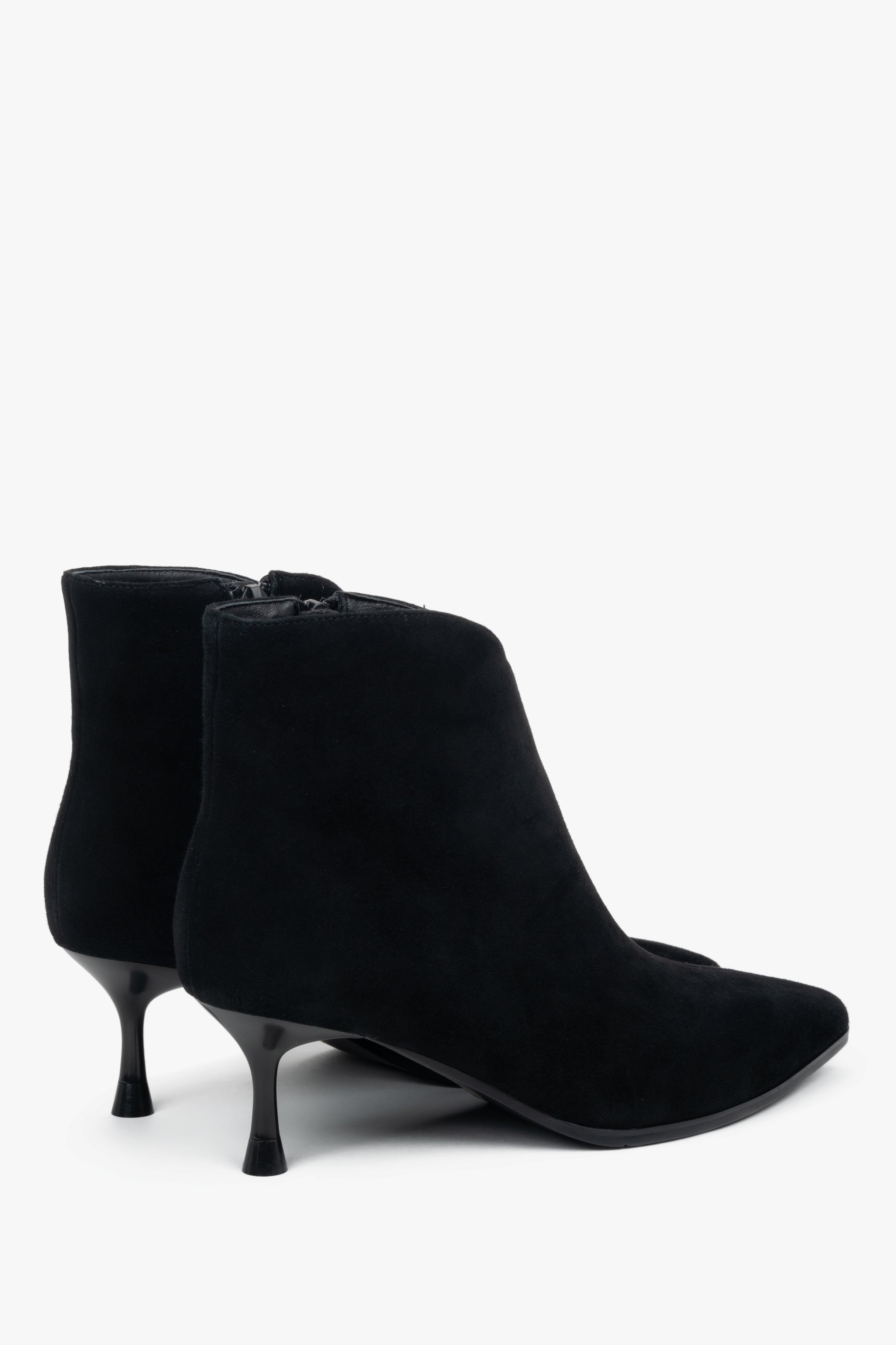 Made of genuine velour, low, black women’s ankle boots with a funnel heel Estro.