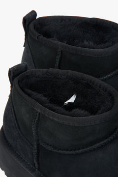 Women's snow boots by Estro made of genuine velour in black.