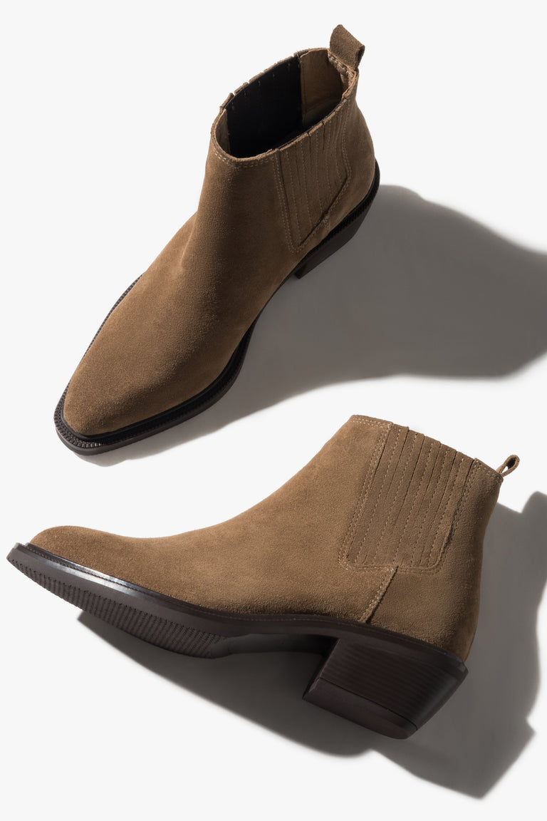 Women's Low Brown Cowboy Boots made of Premium Italian Genuine Velour Estro ER00117944.