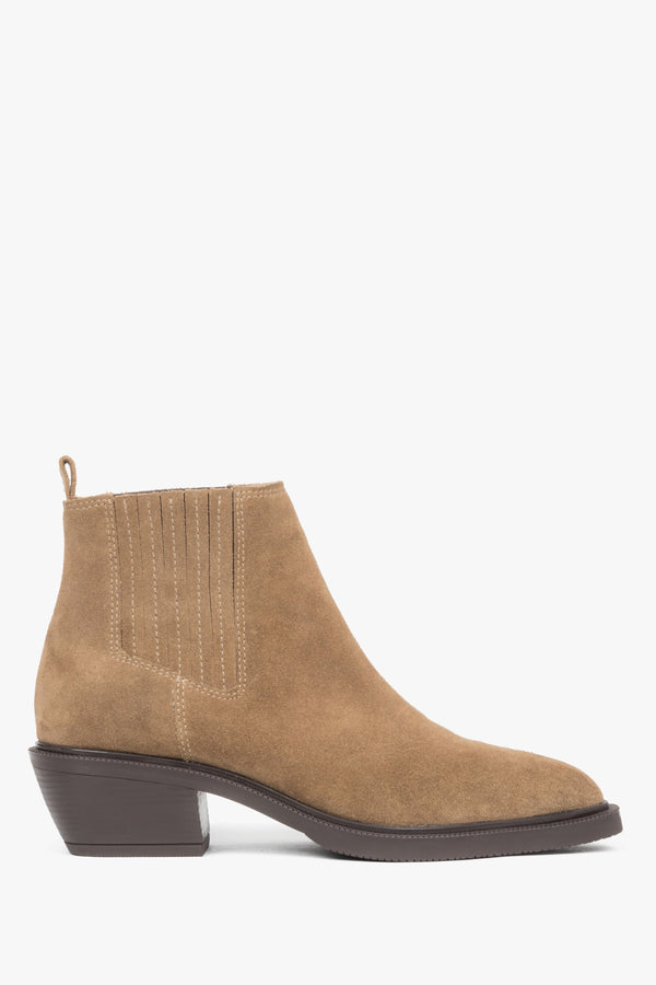 Low brown women’s cowboy boots made of genuine Italian velour.
