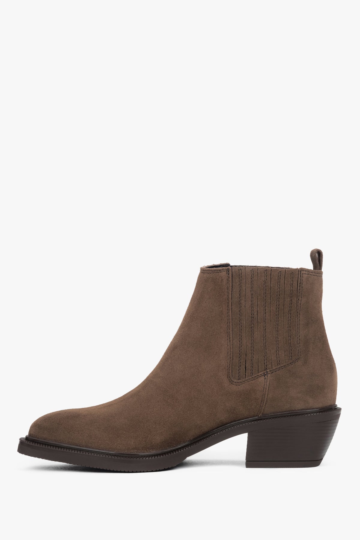 Stylish low velour cowboy boots in brown, featuring an elegant shaft line and a comfortable, stable heel.