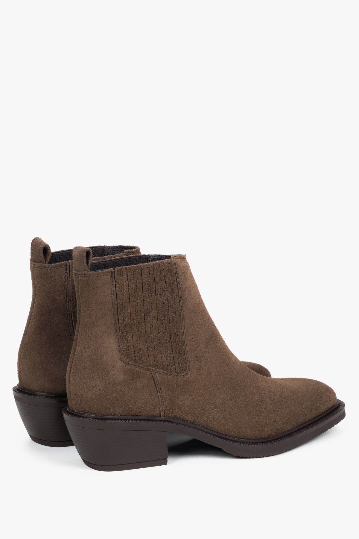 Model ER00118735 — low Premium velour cowboy boots by Estro in a warm brown shade, perfect for everyday wear.