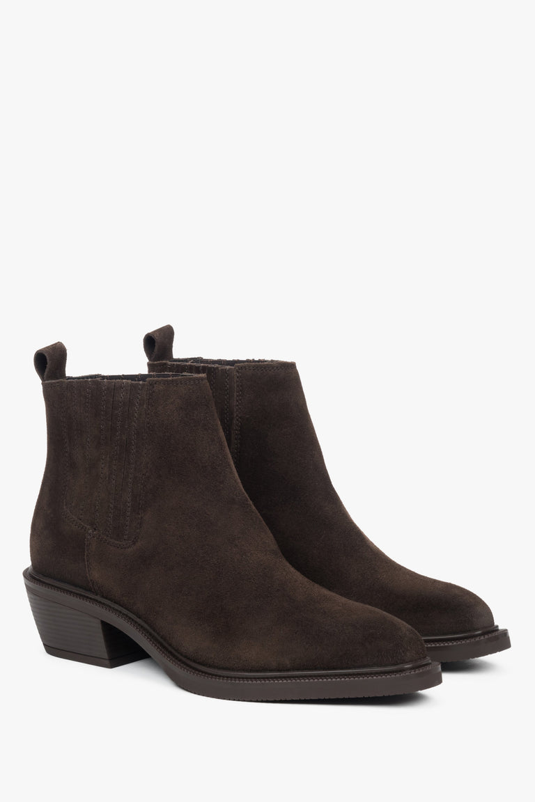 Low dark brown women’s cowboy boots made of genuine Italian velour.