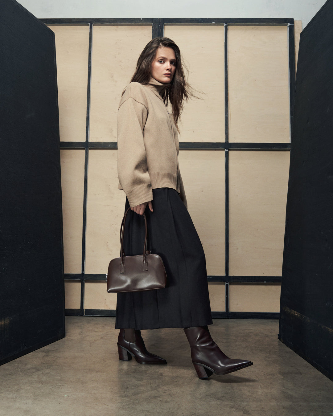 Women's low dark brown genuine leather cowboy boots Estro.