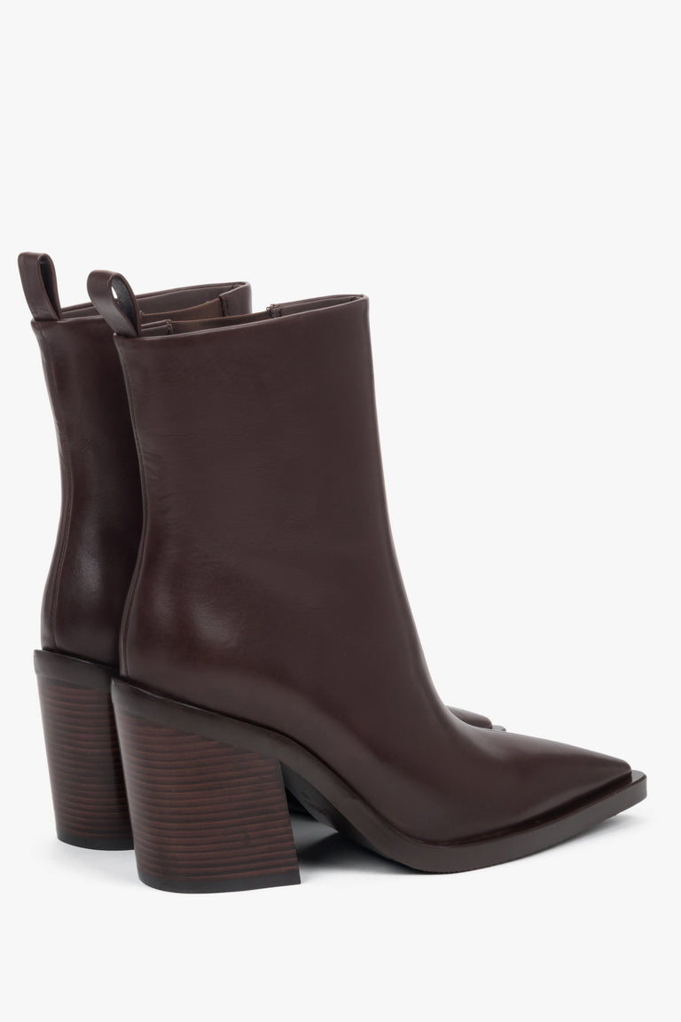 Made of genuine leather, women's low dark brown cowboy boots Estro.