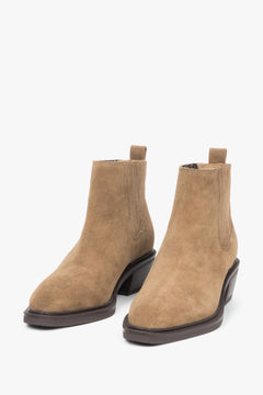 Women’s western-style cowboy boots in light brown, crafted from luxurious velour.