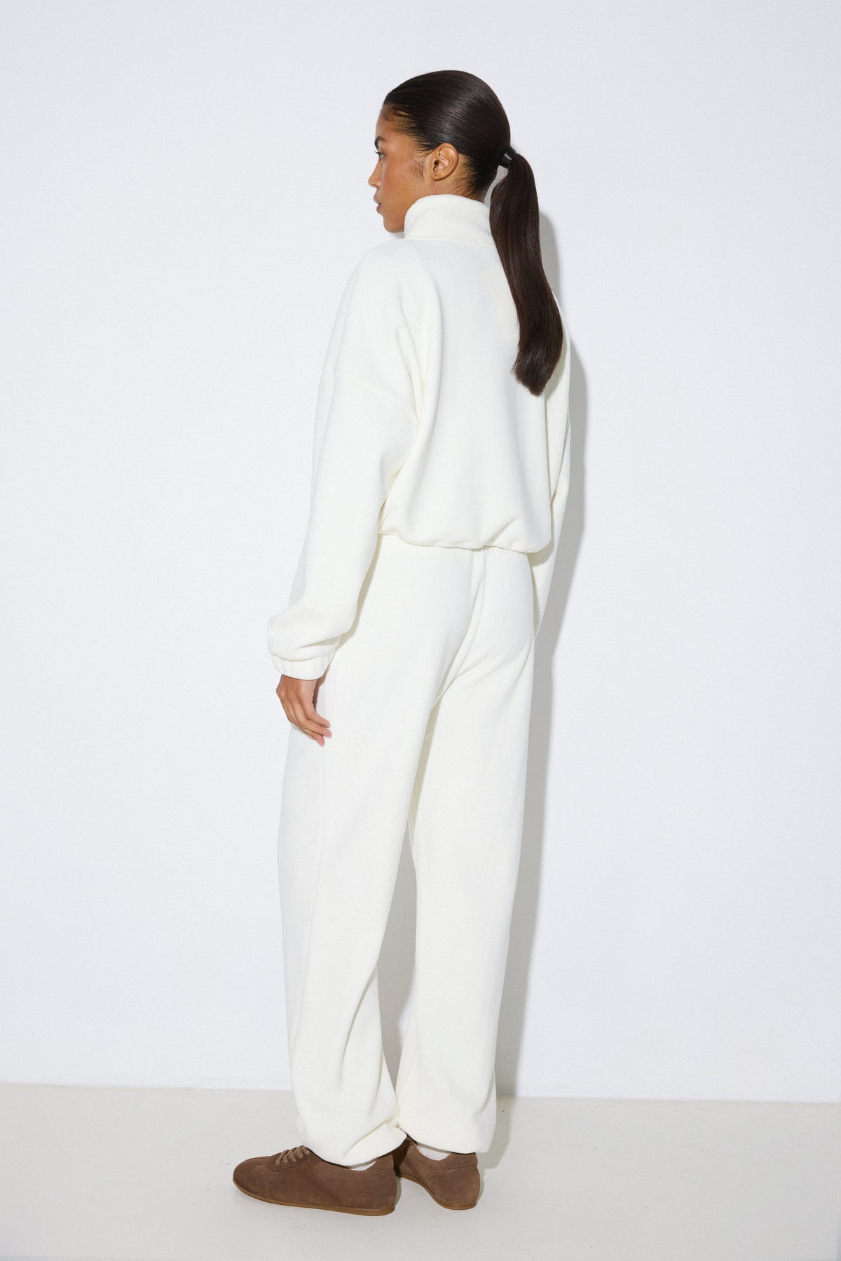 Women's milk white fleece tracksuit set Estro - back view highlighting the comfortable cut and hooded detail.