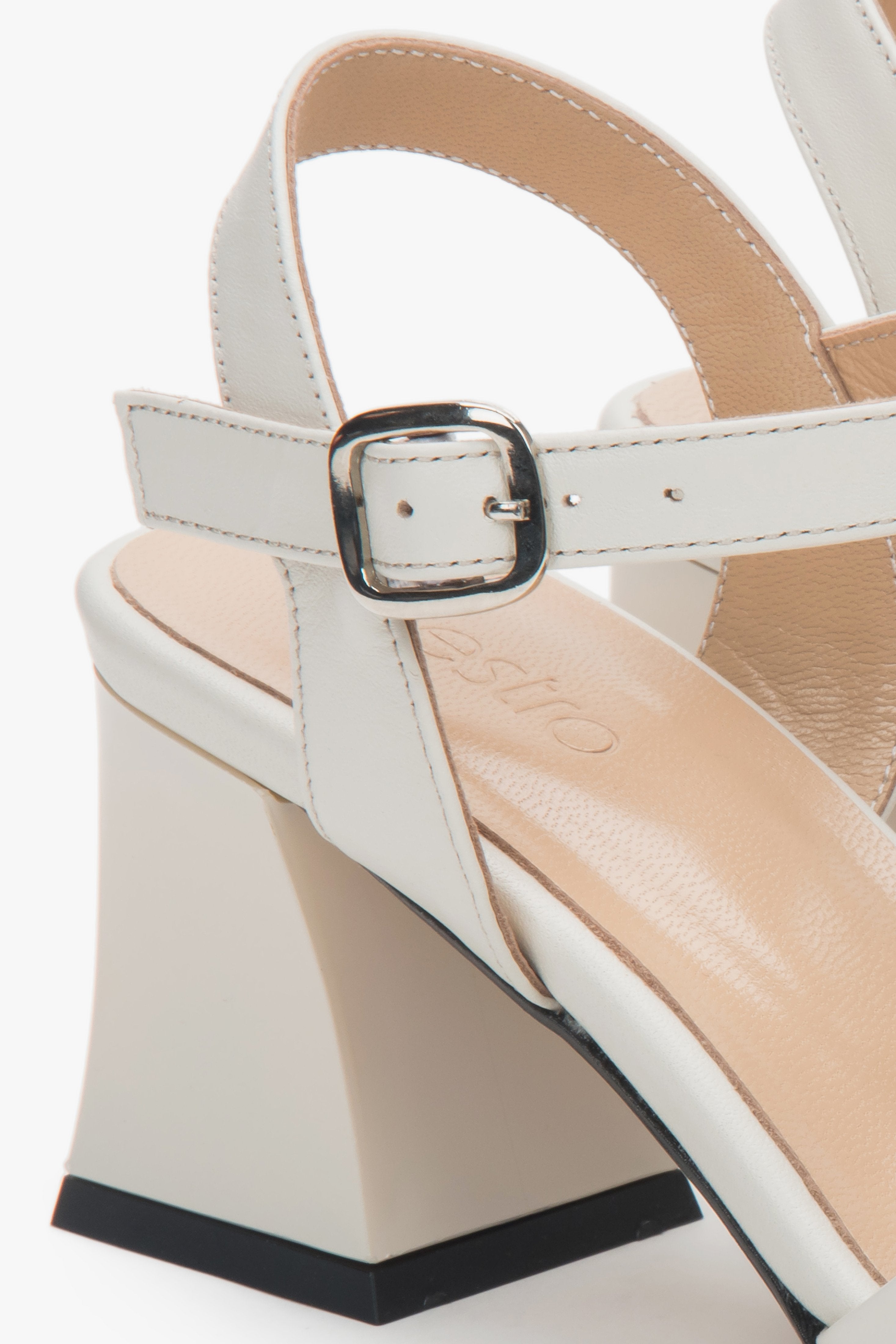 Milk-beige women’s Estro leather block-heel sandals with an adjustable buckle.