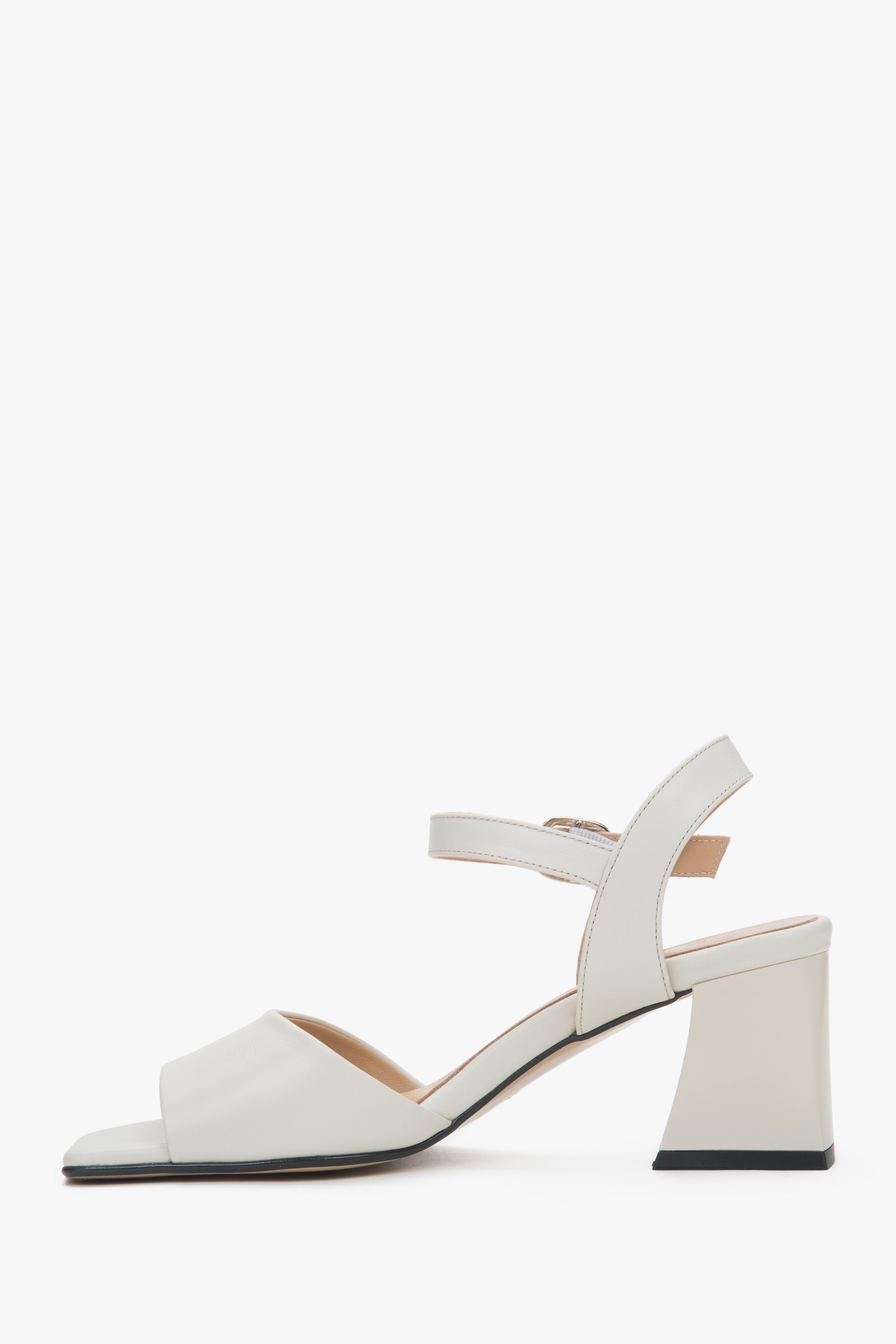 Milk-beige women’s Estro leather block-heel sandals with an adjustable buckle.