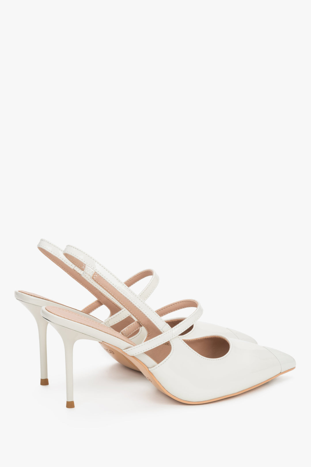 Modern power-dressing heels in milky beige patent leather with a sharp pointed toe.