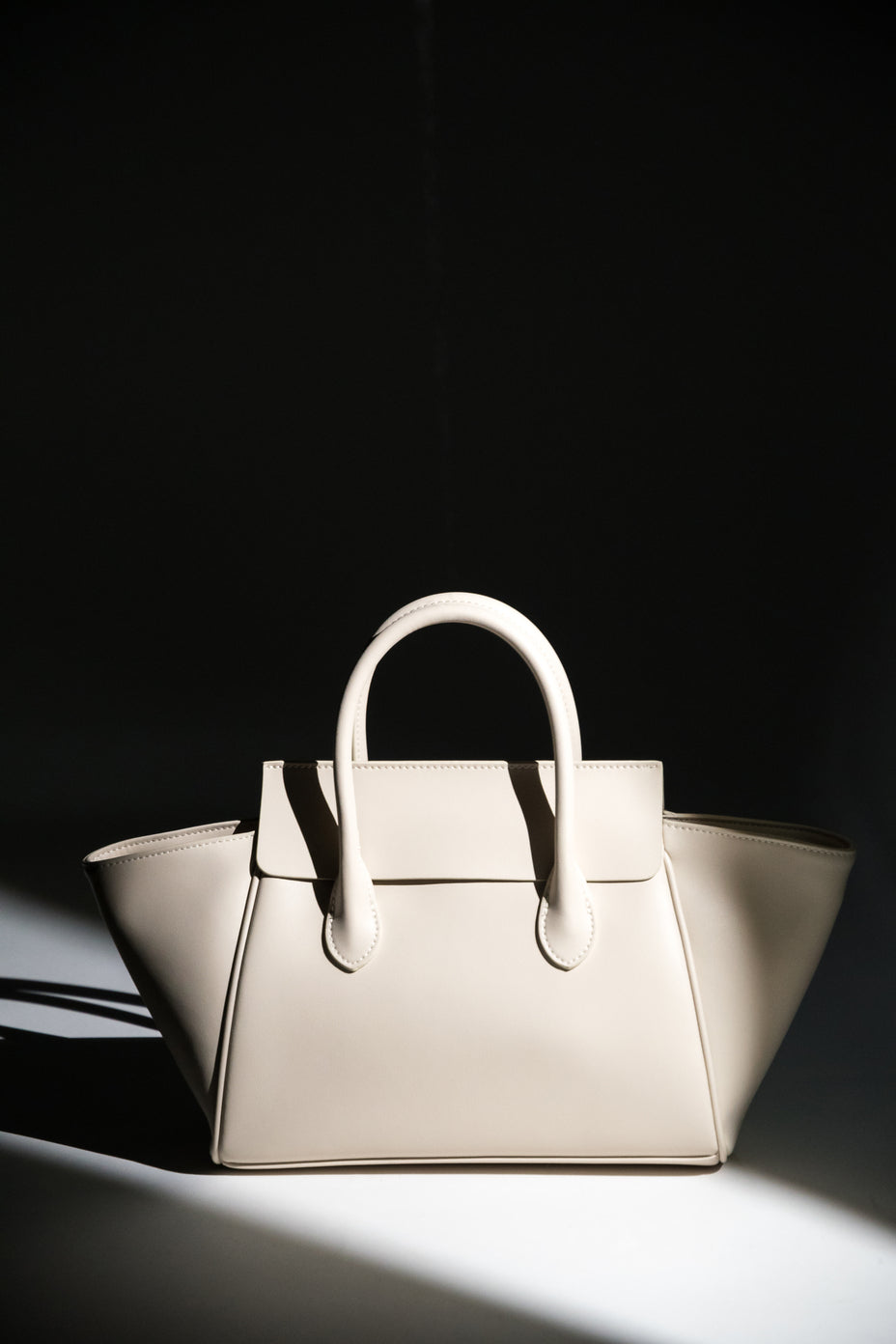 Women’s Milky-Beige Top-Handle Tote Bag made of Genuine Leather Estro ER00119883.