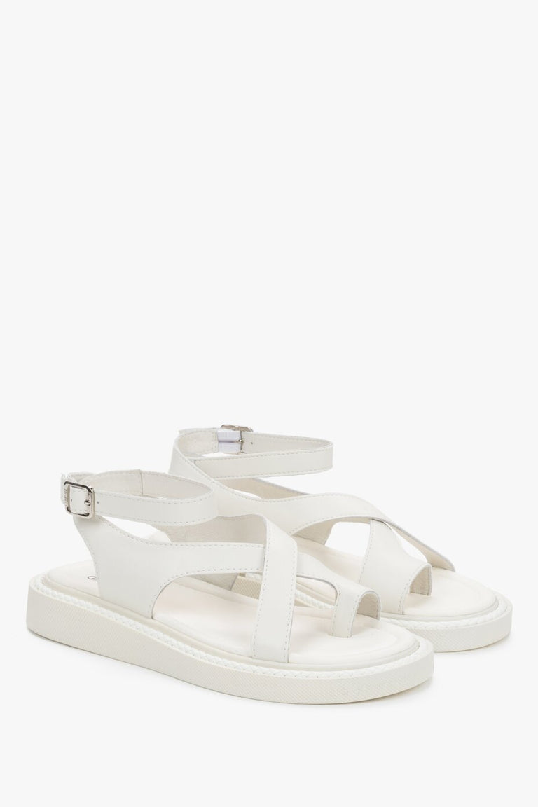 Women’s milky white casual leather sandals on a thick sole Estro.